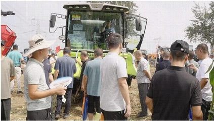 河北正定上演農機“演武”，中聯重科玉米收獲機成田間焦點